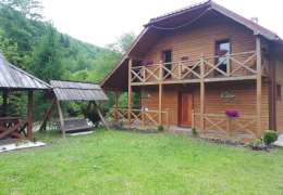 Котедж M&M №1