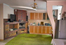 Кухня-студия с камином