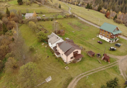 Приватна садиба На гірському схилі