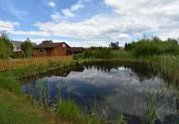 Ставок на території котеджу Затишок