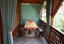 Зона відпочинку біля сауни