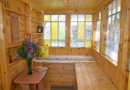 Бджолиний будиночок в середині