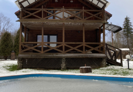 будиночок з сауною та спальними місцями