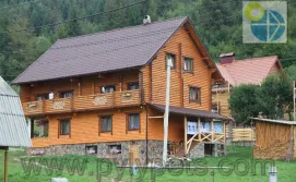 Приватна садиба Під великим верхом