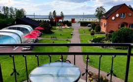 Котедж  з басейном