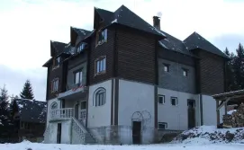 Готель Wood House