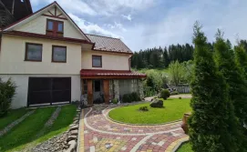 Приватна садиба "Під горою"