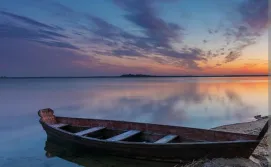 Човен на прокат, екскурсії на острів, риболовля.