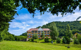 Готель Ерней Лаз