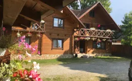 Приватна садиба "Гуцульський Двір"