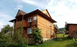 Приватна садиба Микуличин на долоні