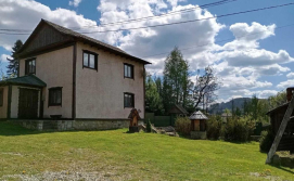 Приватна садиба Добрий Гуцул