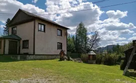 Приватна садиба Добрий Гуцул