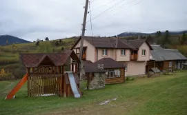 Приватна садиба На гірському схилі