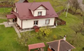 Приватна садиба Краєвиди Карпат