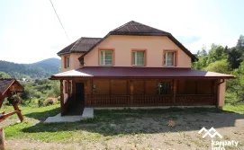 Приватна садиба Любисток