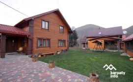 Приватна садиба "Маєток у Татарові"