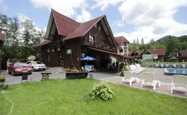 Гостинний двір "Хатинка у Румуна"