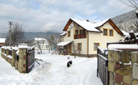 Приватна садиба За рікою