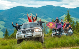 Катання на джипах у Верховині