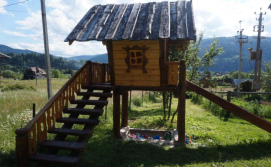 Приватна садиба Добрий Гуцул