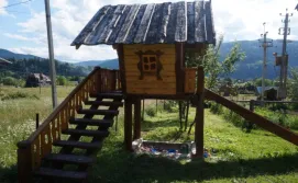 Приватна садиба Добрий Гуцул