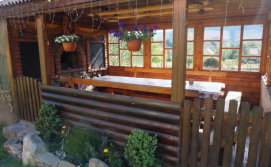 Приватна садиба Добрий Гуцул