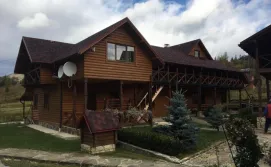 Приватна садиба Коло друзів