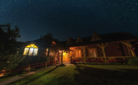 Пансіонат "Урочище" вночі