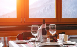 Готель Коруна