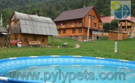 Приватна садиба Під великим верхом