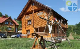 Приватна садиба Під великим верхом