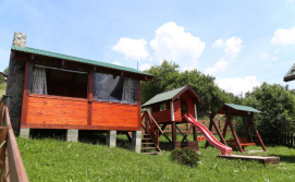 Приватна садиба Затишок в карпатах