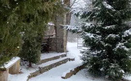 Приватна садиба У Івана Під Липами