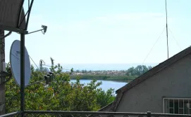 До моря 3 минуты ходьбы.