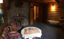 Приватна садиба Сімейна хатинка