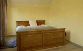 Котедж Yellow house