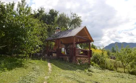 Приватна садиба Затишок у Йолани