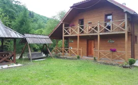 Котедж M&M №1