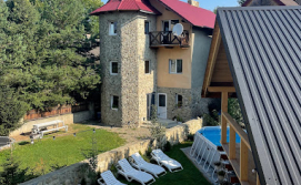 Приватна садиба Кам'яний двір