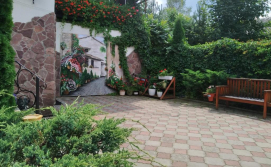 Приватна садиба Квітковий рай