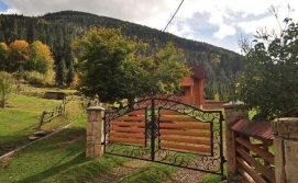 Котедж Хата край села