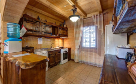 Приватний сектор Поляниця деревяний будинок з каміном відпочинок в Карпатах Буковель