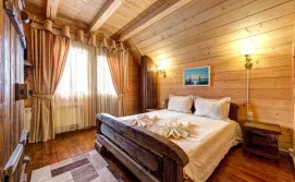 Приватний сектор Поляниця деревяний будинок з каміном відпочинок в Карпатах Буковель