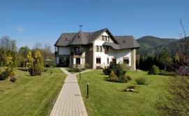 Приватна садиба Градний Узвіз