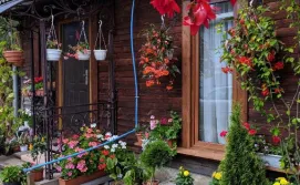 Приватна садиба Сімейна хатинка