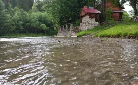 Будинок Біля річки