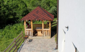 Котедж Хатинка