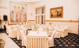 Готель Золота Пава