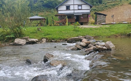 Гостьовий будинок Хатина у долині